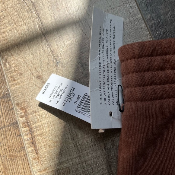 Tna Aritzia cozy perfect Sweatshorts - Picture 3 of 3